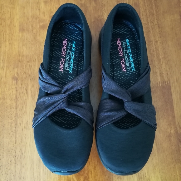 Skechers Shoes - Skechers air-cooled new without tag shoes size 9